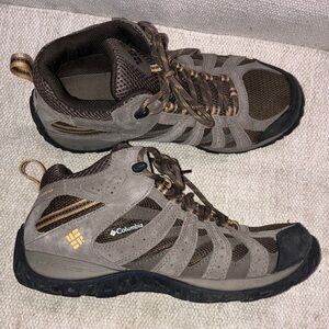 Columbia 8 1/2 Men's hiking / Athletic Shoes - tech lite Omni grip